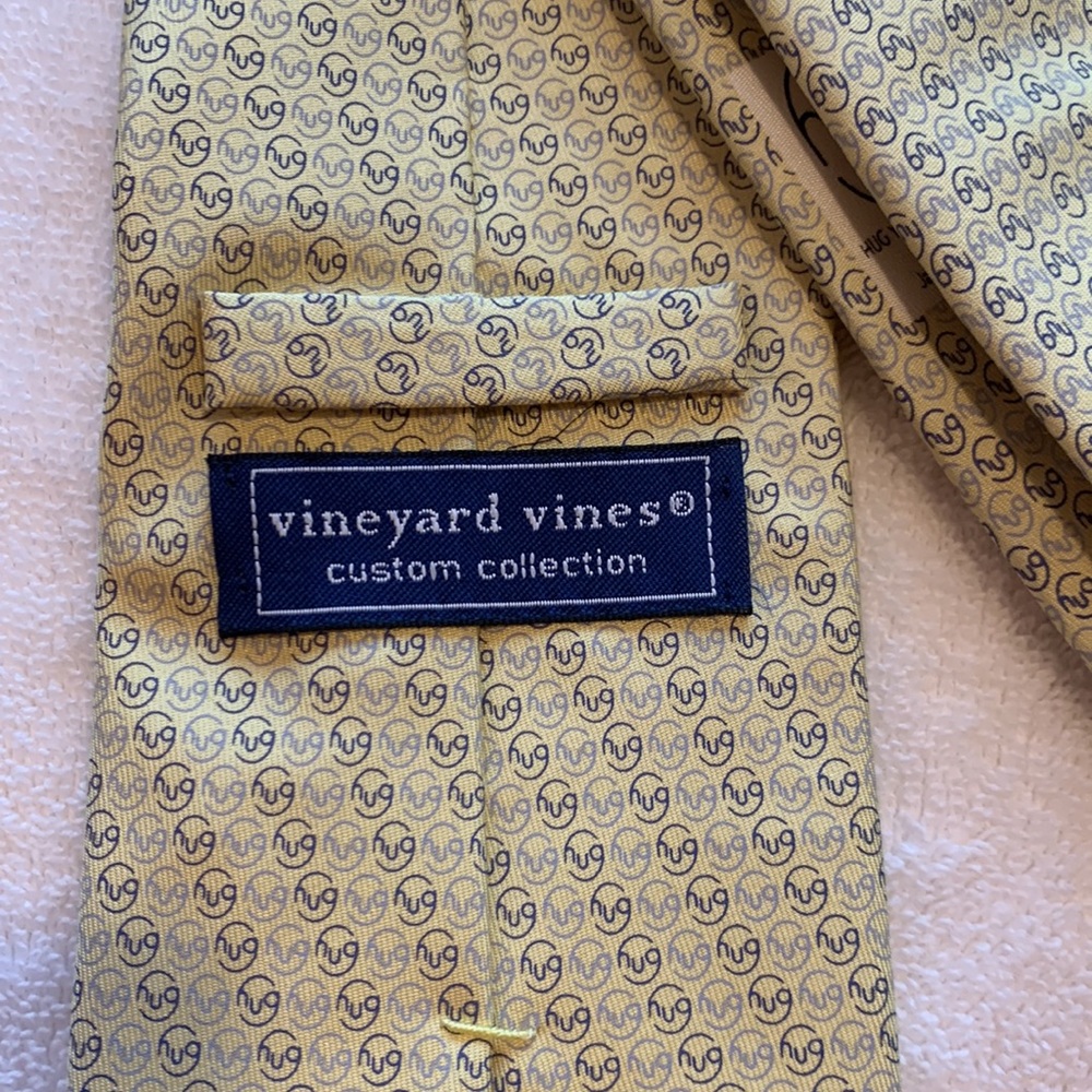 Vineyard Vines Custom Collection Necktie. View 3